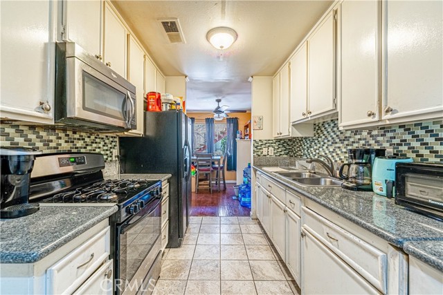 Detail Gallery Image 2 of 27 For 22718 Figueroa St #22,  Carson,  CA 90745 - 3 Beds | 2 Baths