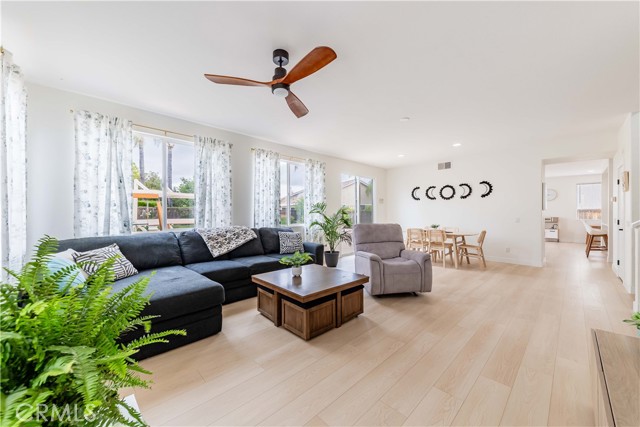 24520 Calle Estancia, Murrieta CA: https://media.crmls.org/medias/98c8e886-af29-4ae4-b35c-c612dba16c58.jpg