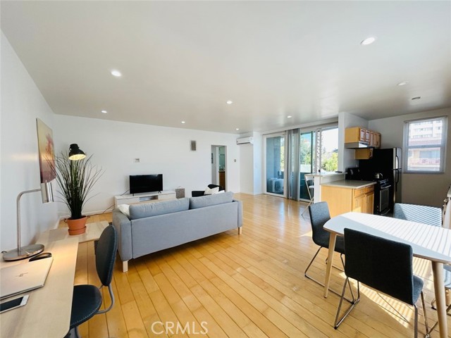 Detail Gallery Image 3 of 13 For 1114 6th St #3,  Santa Monica,  CA 90403 - 1 Beds | 1 Baths