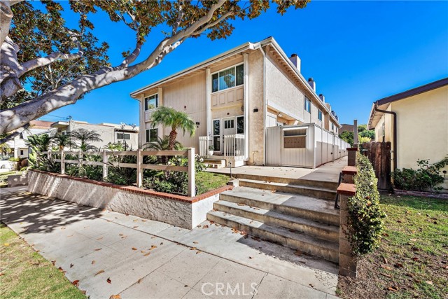 Detail Gallery Image 1 of 1 For 108 S Irena Ave #D,  Redondo Beach,  CA 90277 - 2 Beds | 2/1 Baths