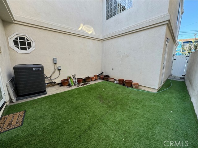 Detail Gallery Image 8 of 22 For 607 Frankfort Ave, Huntington Beach,  CA 92648 - 3 Beds | 3/1 Baths