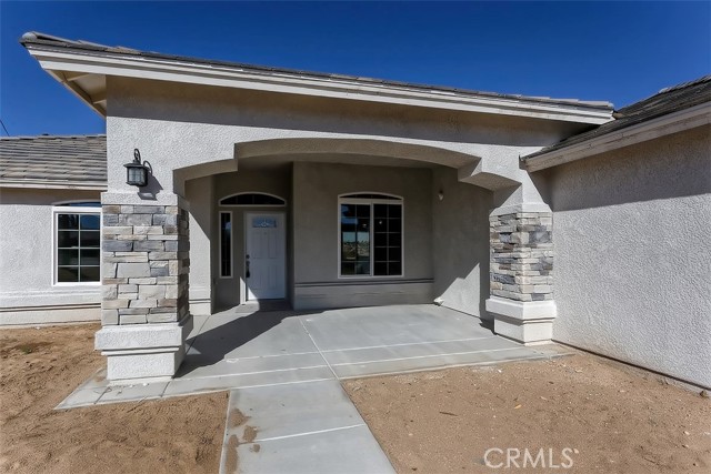 Detail Gallery Image 1 of 1 For 18393 Eucalyptus Ave, Hesperia,  CA 92345 - 4 Beds | 2/1 Baths