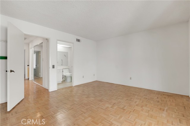 Detail Gallery Image 9 of 30 For 17306 Village 17, Camarillo,  CA 93012 - 2 Beds | 2 Baths