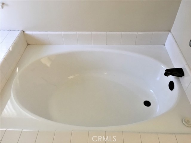 648 Scottsbluff Drive, Claremont CA: https://media.crmls.org/medias/98ce0987-6cbd-4b4c-bcce-13487fba7078.jpg