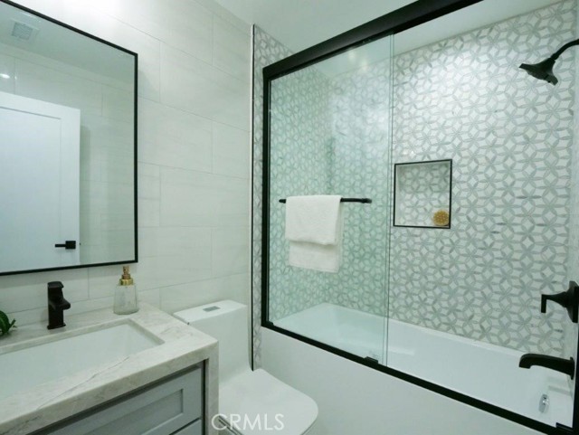6888 Alta Vista Drive, Rancho Palos Verdes CA: https://media.crmls.org/medias/98ce7677-2b5e-435c-8bf9-66574b659975.jpg