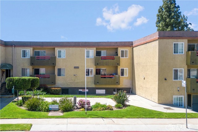 13266 Foothill Boulevard, Sylmar, California 91342, ,Multi-Family,For Sale,Foothill,CV25002980