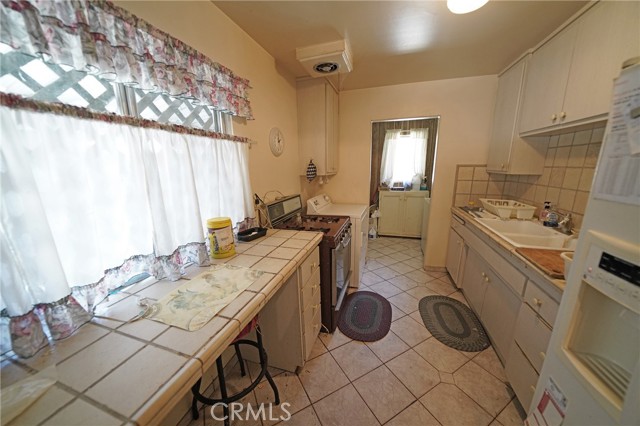 Detail Gallery Image 14 of 22 For 17955 Cantara St, Reseda,  CA 91335 - 4 Beds | 2 Baths