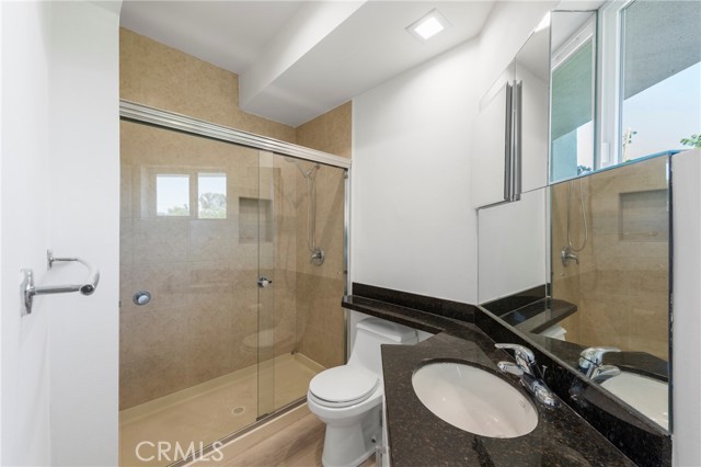 5220 Medina Road, Woodland Hills CA: https://media.crmls.org/medias/98cfdce3-febc-4419-a25b-6f3dfb907be6.jpg