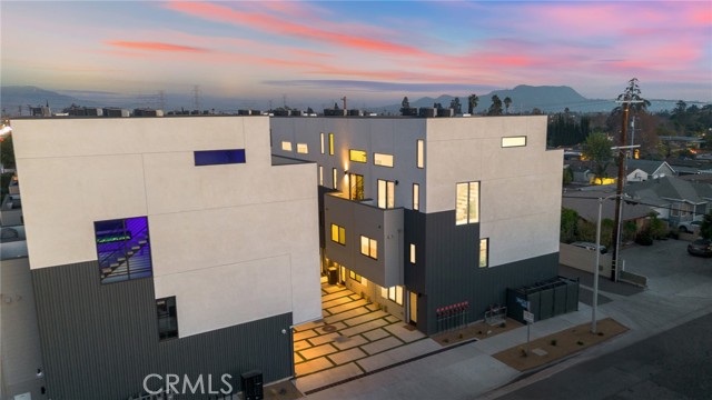 Detail Gallery Image 40 of 45 For 11324 W Raitt Ln, North Hollywood,  CA 91606 - 3 Beds | 4 Baths