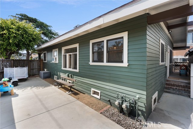 602 Stanley Avenue, Long Beach CA: https://media.crmls.org/medias/98d06887-a375-42c4-8a96-d34f6bf43aaf.jpg