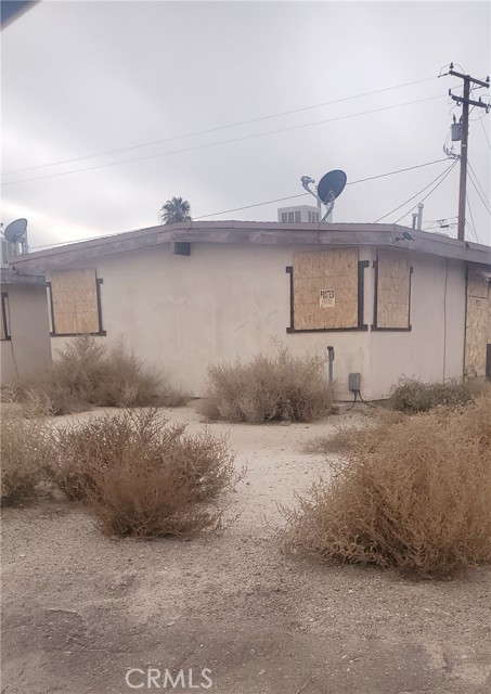 Detail Gallery Image 2 of 7 For 6316 Palm View Ave, Twentynine Palms,  CA 92277 - 4 Beds | 2 Baths