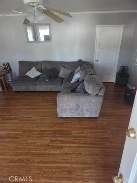 Detail Gallery Image 12 of 15 For 3616 Burton, Lynwood,  CA 90262 - 5 Beds | 4/1 Baths