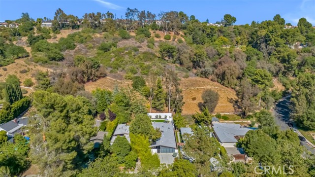 2712 N Beverly Glen Boulevard, Los Angeles CA: https://media.crmls.org/medias/98d15c5f-5b72-4528-abbc-0150d0f5ed52.jpg