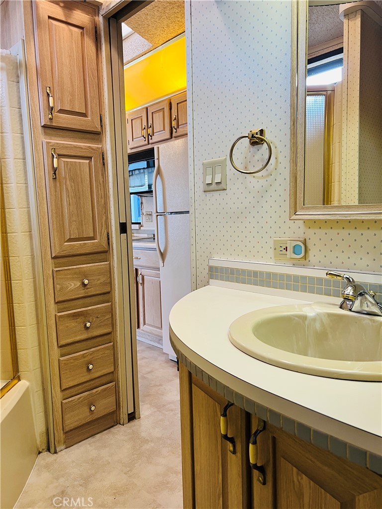 https://media.crmls.org/medias/98d16109-4688-4603-8fea-1b197e472edb.jpg?preset=X-Large