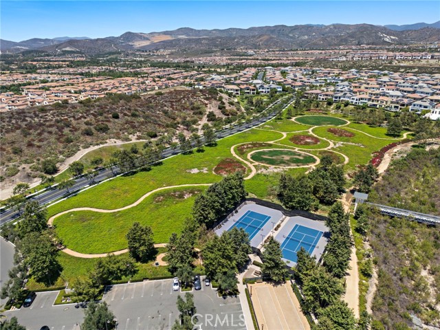 93 Interstellar, Irvine CA: https://media.crmls.org/medias/98d1a4b8-d7c2-4830-8d1d-1af7209b2265.jpg