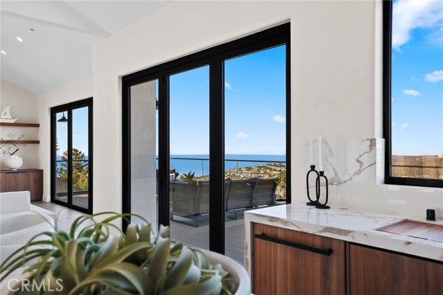 Detail Gallery Image 23 of 57 For 3059 Cresta Way, Laguna Beach,  CA 92651 - 5 Beds | 4/1 Baths