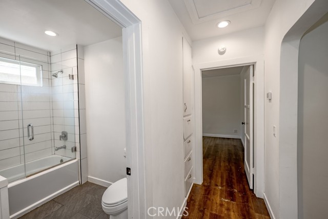 1219 N Lincoln Street, Burbank CA: https://media.crmls.org/medias/98d24745-059d-43e5-bd4c-c7b2a9779676.jpg