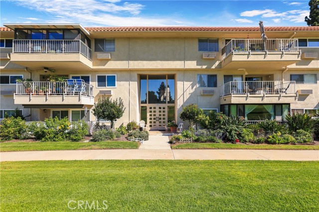 2386 Via Mariposa W, Laguna Woods CA: https://media.crmls.org/medias/98d29423-6bcf-41ef-a0d2-c37dcc644889.jpg