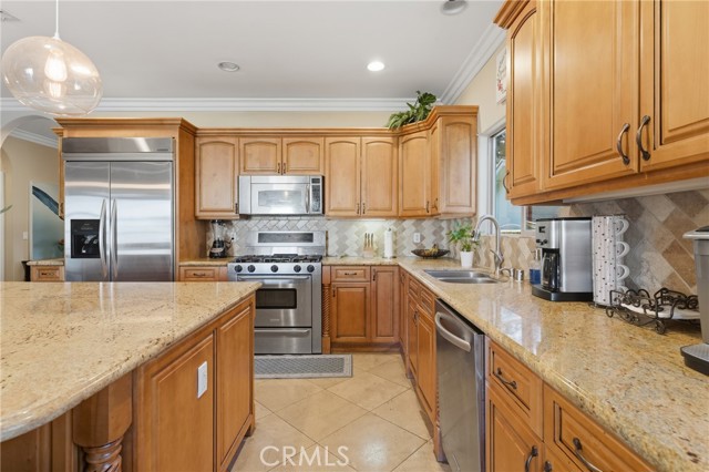 Detail Gallery Image 9 of 39 For 22711 Collins St, Woodland Hills,  CA 91367 - 4 Beds | 3/1 Baths