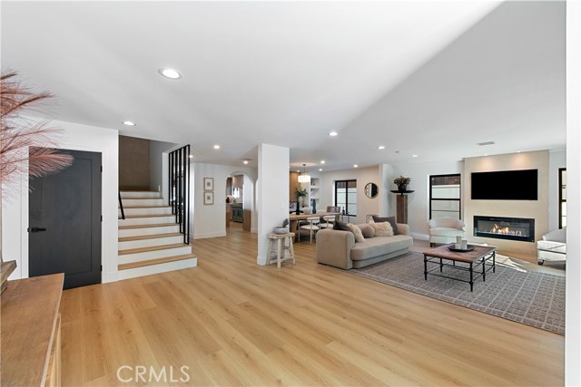 Detail Gallery Image 4 of 75 For 22269 Avenue San Luis, Woodland Hills,  CA 91364 - 5 Beds | 5/1 Baths