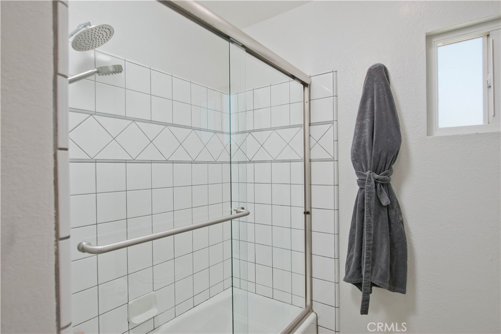 https://media.crmls.org/medias/98d31c6f-7d46-4ce9-bc97-22466e8b496f.jpg?preset=X-Large