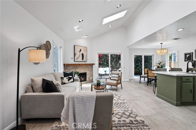 715 Oceanhill Drive, Huntington Beach CA: https://media.crmls.org/medias/98d31cf0-3619-4f13-8c7c-79af6fdb15b4.jpg