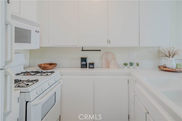 16872 Pacific Coast Highway, Huntington Beach CA: https://media.crmls.org/medias/98d487a9-66de-495b-8a2e-7eb5d32b5274.jpg