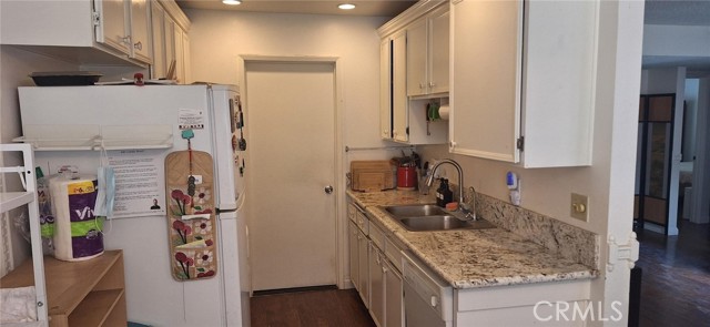 Detail Gallery Image 7 of 13 For 640 Corona, Hemet,  CA 92545 - 2 Beds | 2 Baths