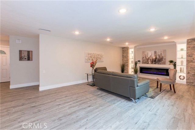 Detail Gallery Image 8 of 24 For 2404 via Mariposa 1c,  Laguna Woods,  CA 92637 - 2 Beds | 2 Baths