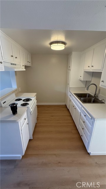 Detail Gallery Image 14 of 34 For 2445 Elden, Costa Mesa,  CA 92627 - 2 Beds | 1/1 Baths