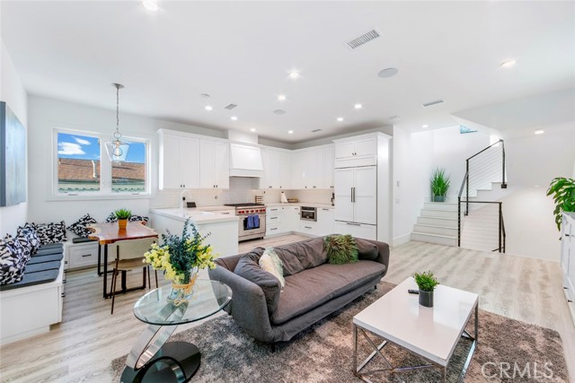 417 E Bay, Newport Beach CA: https://media.crmls.org/medias/98d723bc-7f8a-4fe2-be00-3baa0bff339a.jpg