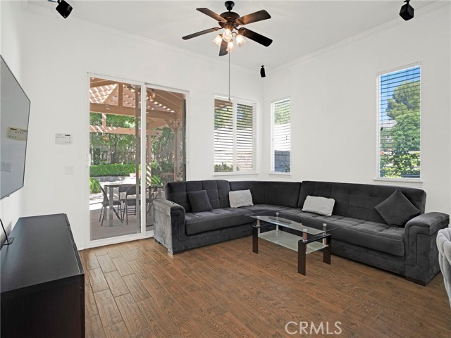 Detail Gallery Image 17 of 44 For 21103 Cross Creek Dr, Saugus,  CA 91350 - 3 Beds | 3 Baths