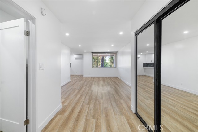 Detail Gallery Image 3 of 18 For 17000 Burbank Bld #301,  Encino,  CA 91316 - 2 Beds | 2 Baths