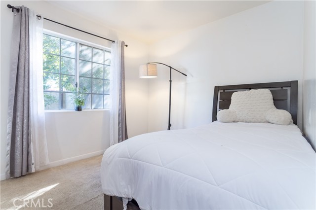 Detail Gallery Image 23 of 28 For 8006 Zelzah, Reseda,  CA 91335 - 4 Beds | 2 Baths