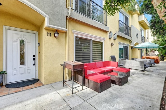 Detail Gallery Image 5 of 52 For 13629 Wyandotte St #111,  Van Nuys,  CA 91405 - 4 Beds | 3 Baths