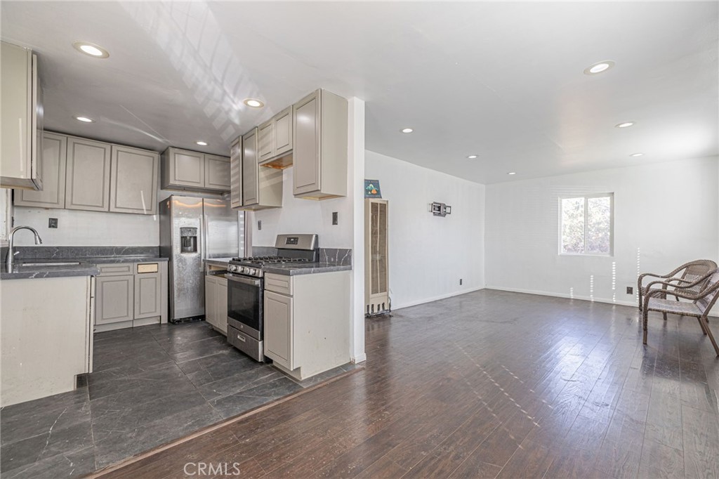 MLS #IV25271540 image #9