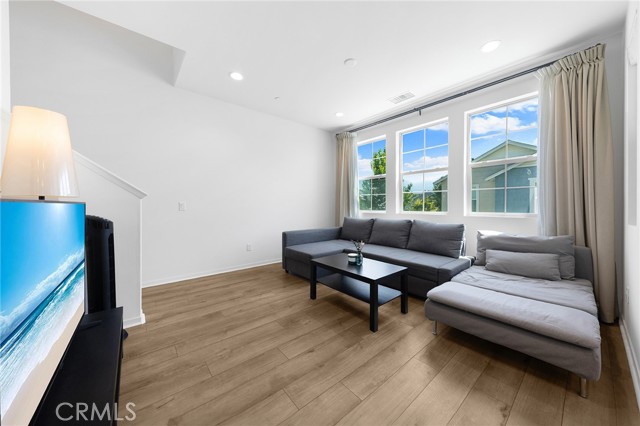 Detail Gallery Image 7 of 42 For 15972 Bravery Ave, Chino,  CA 91708 - 2 Beds | 2/1 Baths