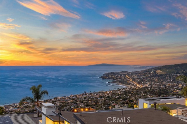 Detail Gallery Image 15 of 47 For 1091 La Mirada, Laguna Beach,  CA 92651 - 4 Beds | 4/1 Baths