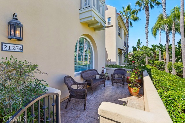 21254 Lorca Circle, Huntington Beach CA: https://media.crmls.org/medias/98dfa0a0-bdf3-46f1-803d-0fd7d22d781f.jpg