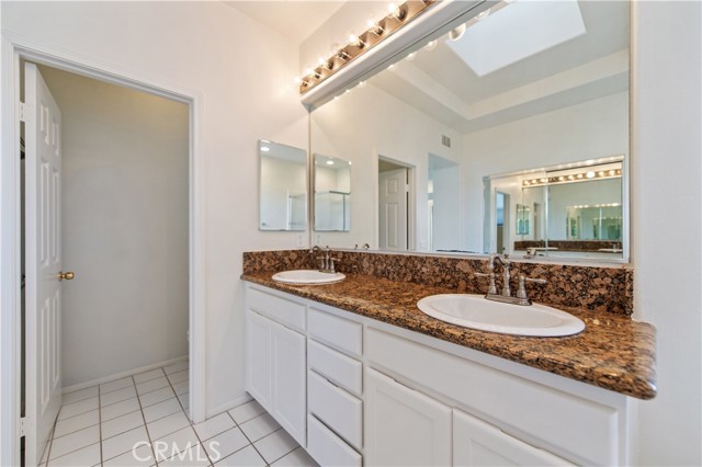 31 Versailles, Newport Coast CA: https://media.crmls.org/medias/98dfcac9-9280-443d-8982-47f32d634fd5.jpg