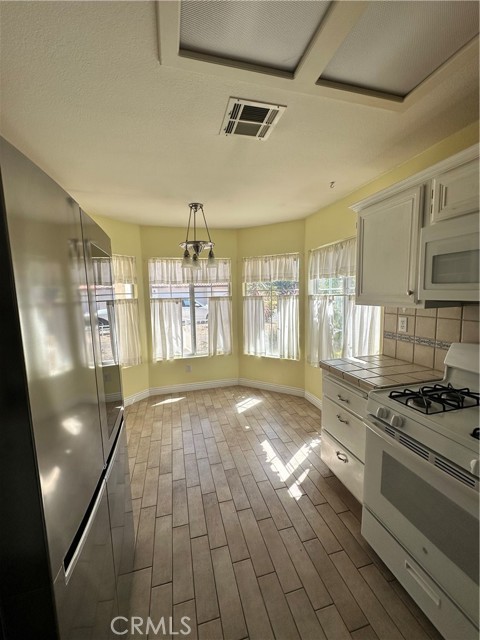 11548 Oak Street, Apple Valley CA: https://media.crmls.org/medias/98e06dde-baf0-4ae4-9206-f44ba0f94cd9.jpg