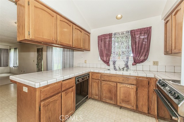 Detail Gallery Image 17 of 44 For 9659 N Shenandoah, Fresno,  CA 93720 - 3 Beds | 3 Baths