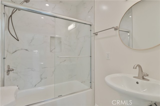 22133 1/2 Victory Boulevard, Canoga Park CA: https://media.crmls.org/medias/98e144f3-d38d-4e91-9046-8609d0cb9d5c.jpg