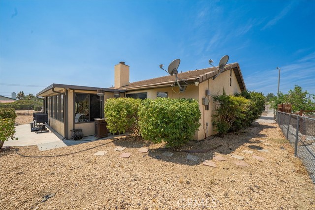 13745 Bel Air Drive, Victorville CA: https://media.crmls.org/medias/98e1ade0-2551-4e5a-91bf-03815db400cb.jpg