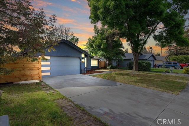1967 N Ventura Avenue, Farmersville CA: https://media.crmls.org/medias/98e2416b-4316-46ae-8909-f8d0d2a08c27.jpg