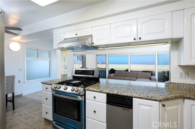 Detail Gallery Image 12 of 24 For 528 the Strand, Hermosa Beach,  CA 90254 - 4 Beds | 4 Baths