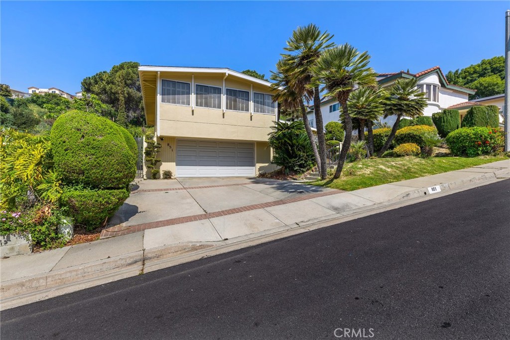851 Crest Vista Drive
