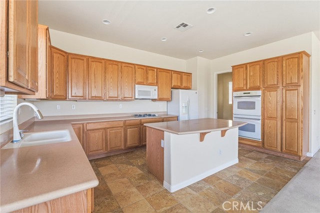 Detail Gallery Image 10 of 42 For 19300 Macklin, Apple Valley,  CA 92308 - 2 Beds | 2/1 Baths