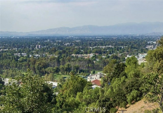 Detail Gallery Image 5 of 14 For 3656 Sunswept Dr, Studio City,  CA 91604 - 3 Beds | 3 Baths