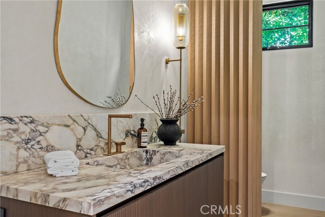 Detail Gallery Image 13 of 39 For 4625 Vesper Ave, Sherman Oaks,  CA 91403 - 5 Beds | 5/2 Baths